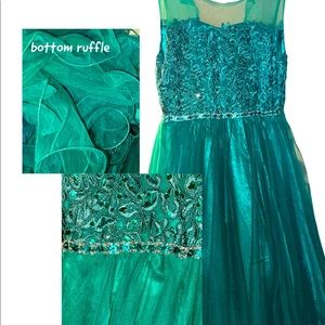 Love, Jayme girls dress! Beautiful emerald green! Size 14!